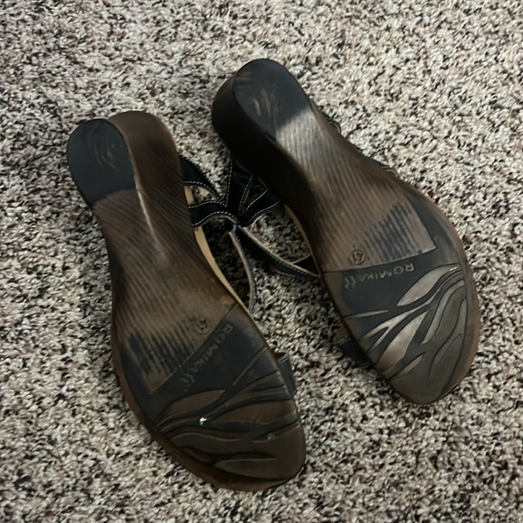 ROMIKA Strappy black leather wedge sandals - Picture 5 of 8